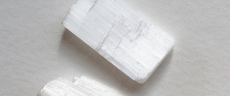 How To Cleanse Your Aura with Selenite